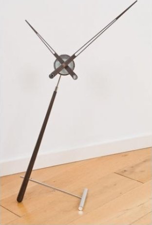 Designové stolní hodiny Nomon Puntero Walnut N 94cm