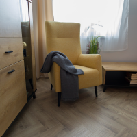 Žluté křeslo ušák Homespot