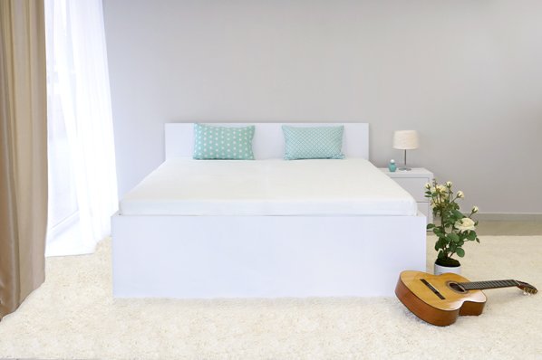 Moderní postel s plným čelem Tropea