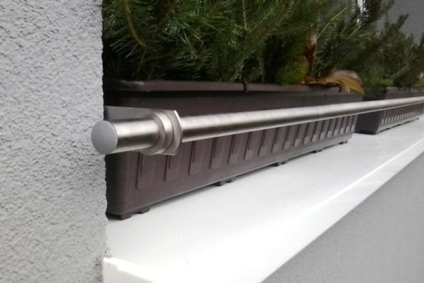 Zábrana truhlíku mezi špalety pr.20mm/2500mm