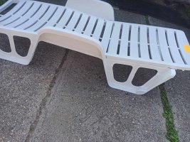 Bílé plastové polohovací lehátko Fisso4 II. jakost