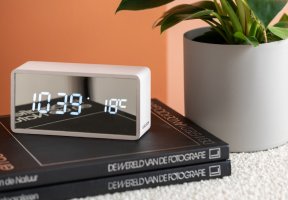 Designové LED hodiny - budík 5879WH Karlsson 15cm
