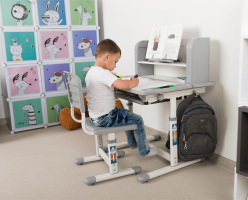 Rostoucí psací stůl a židle Creativ šedá/bílá
