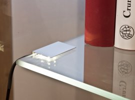 Sada 2 skleněných poliček s osvětlením Rea Denisa